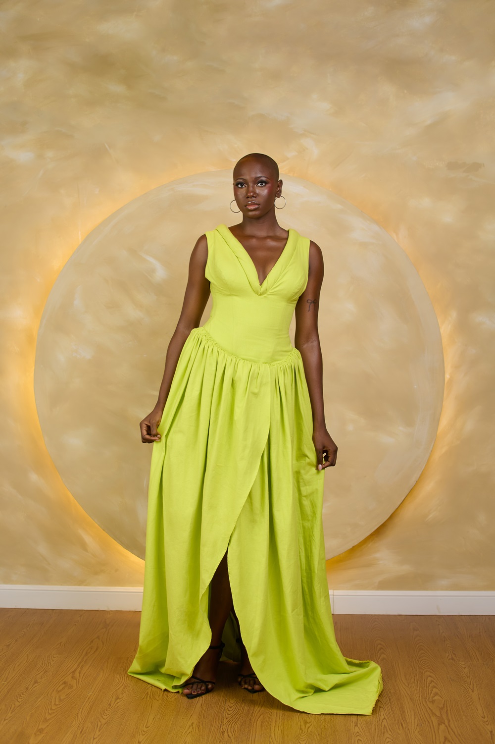 Detailed Waistline V-Neck Silted Dress - Image 3